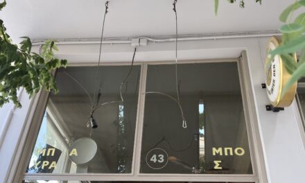 Μπάμπουρας στα Πετράλωνα: Ένα καφενείο μια παρέα